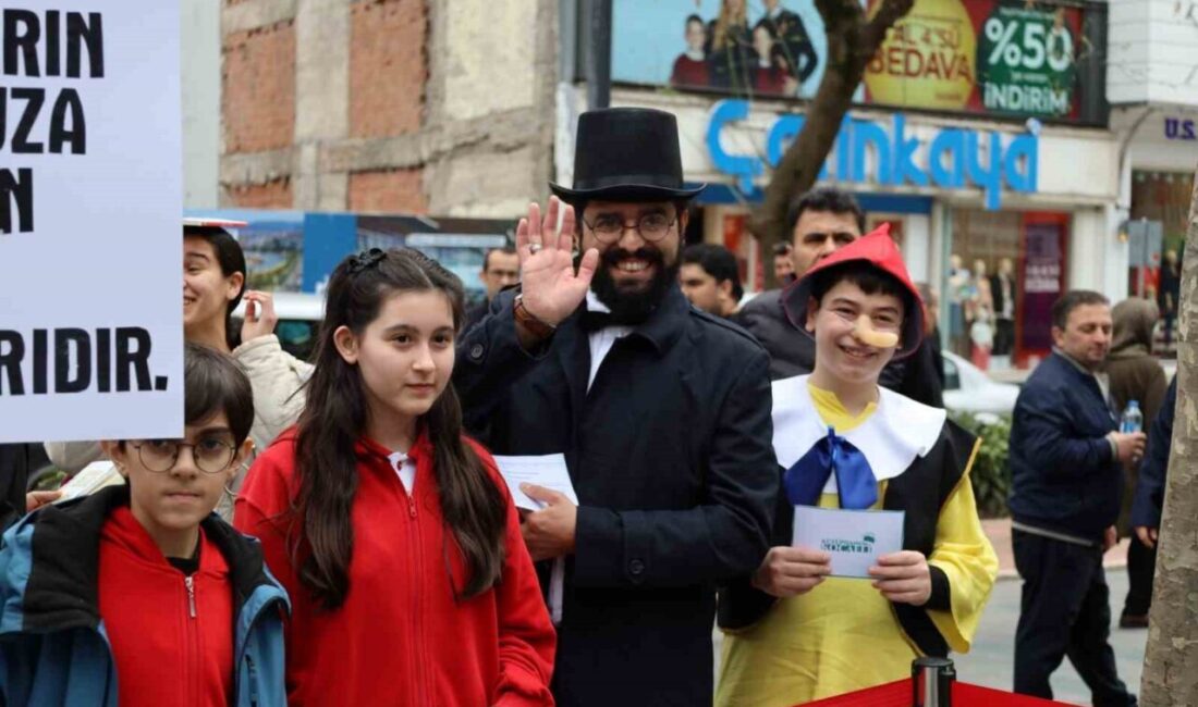 Kocaeli’de Kütüphane Haftası etkinlikleri kapsamında düzenlenen “Roman Kahramanları İzmit’te” programı