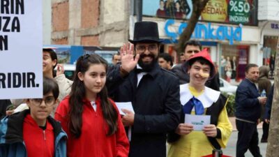 Kocaeli’de Kütüphane Haftası etkinlikleri kapsamında düzenlenen “Roman Kahramanları İzmit’te” programı