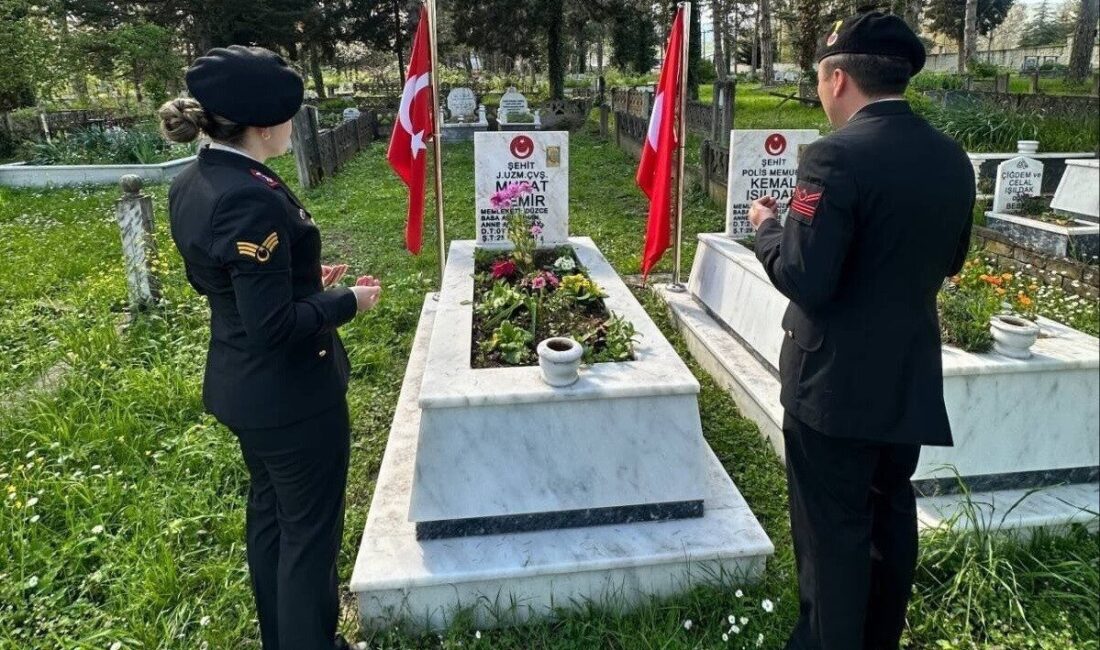 Düzce İl Jandarma Komutanlığı personeli, şehadetinin yıl dönümü dolayısıyla şehit