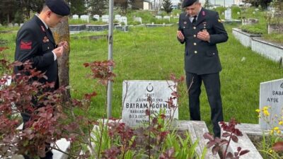 Düzce İl Jandarma Komutanlığı personeli, şehadetinin yıl dönümü dolayısıyla şehit