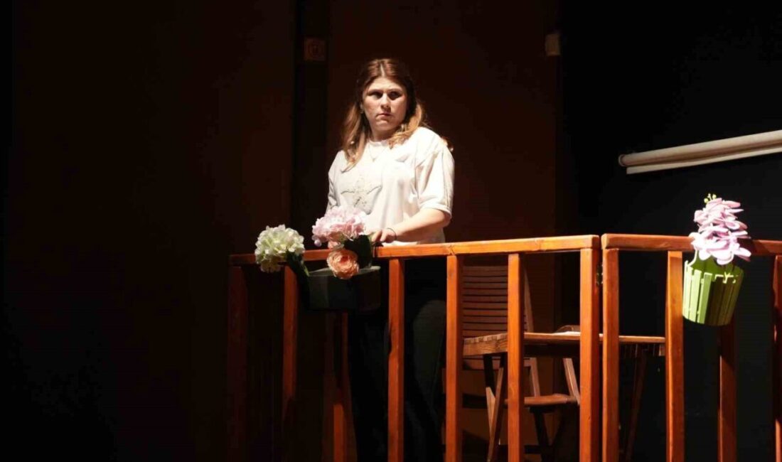 Kocaeli’nin Gölcük ilçesinde yaşayan tiyatro eğitmeni Yeşim Aykut, meme ve