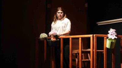 Kocaeli’nin Gölcük ilçesinde yaşayan tiyatro eğitmeni Yeşim Aykut, meme ve