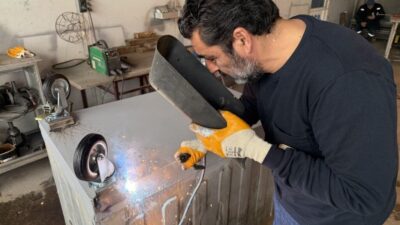 Kartepe’de kullanım ömrünü uzatmak ve görüntü kirliliğini önlemek amacıyla eskiyen