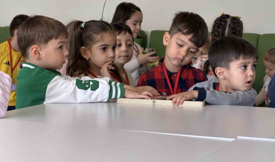 Kartepe’de Kütüphaneler Haftası dolayısıyla okul öncesi öğrencilerine yönelik müzikli masal