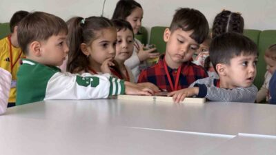 Kartepe’de Kütüphaneler Haftası dolayısıyla okul öncesi öğrencilerine yönelik müzikli masal