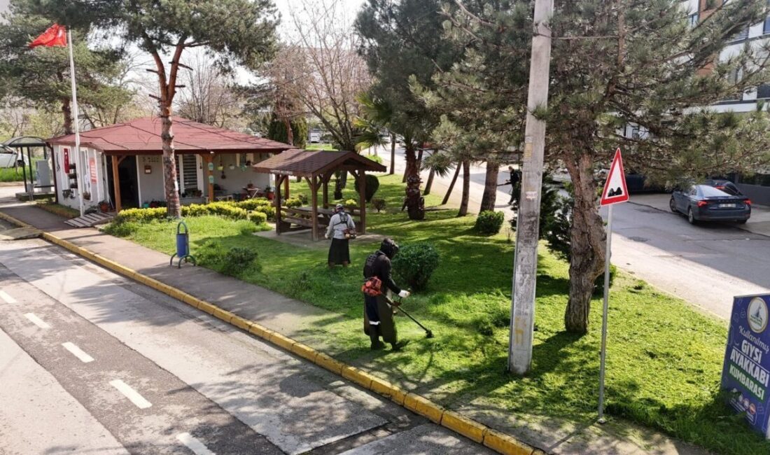 Kartepe’de belediye ekiplerince yeşil alanların düzenli ve temiz hale getirilmesi
