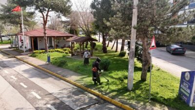 Kartepe’de belediye ekiplerince yeşil alanların düzenli ve temiz hale getirilmesi