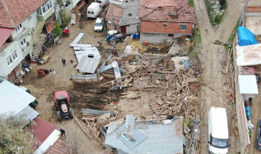 Kastamonu’da etkili olan fırtına sırasında çöken ahırın altında kalan 4