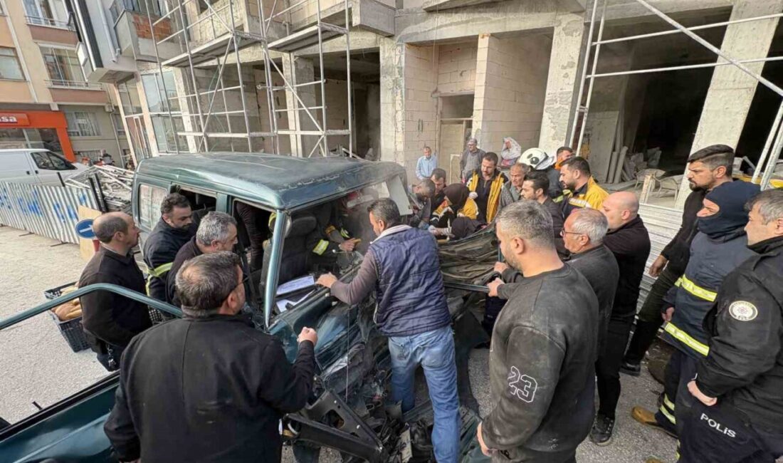 Kastamonu’nun Tosya ilçesinde ekmek taşıyan minibüs ile kamyonetin çarpışması neticesinde