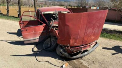 Kastamonu’nun Taşköprü ilçesinde iki otomobilin çarpışması neticesinde meydana gelen kazada