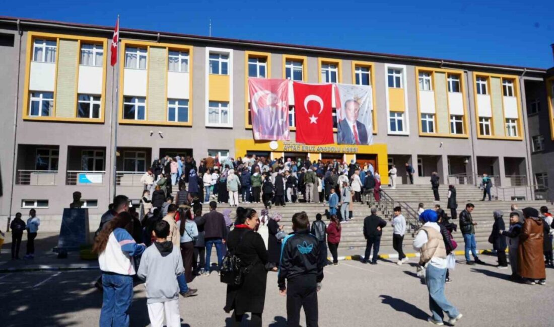 Kastamonu’da binlerce öğrenci, Milli Eğitim Bakanlığınca düzenlenen İlköğretim ve Ortaöğretim