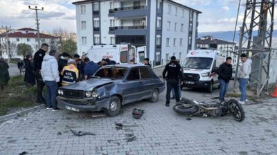 Kastamonu’nun Tosya ilçesinde motosiklet ile otomobilin çarpışması neticesinde 3 kişi