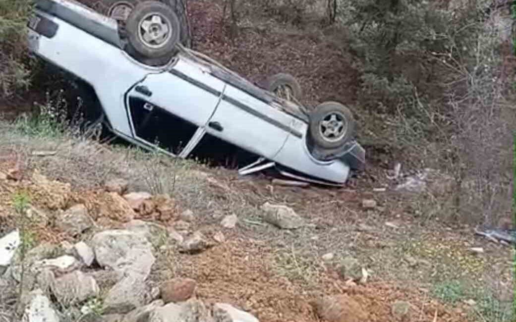 Kastamonu’nun Taşköprü ilçesinde otomobilin ilaç makinesine çarparak takla atması neticesinde