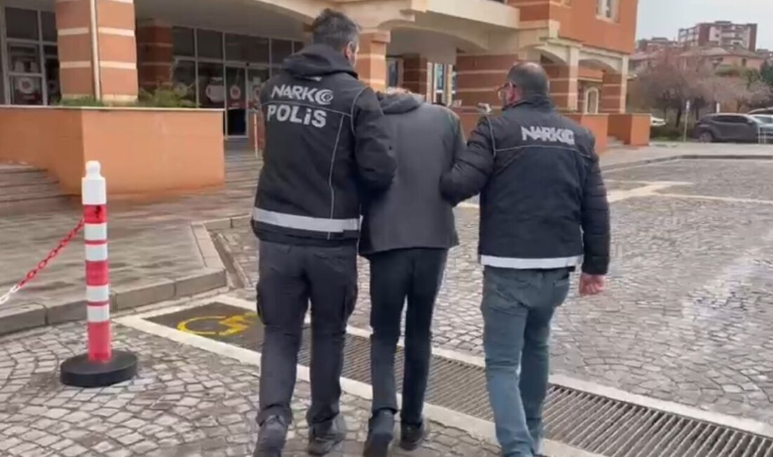 Kastamonu’da İl Emniyet Müdürlüğü ekiplerince sokak satıcılarına yönelik gerçekleştirilen narkotik