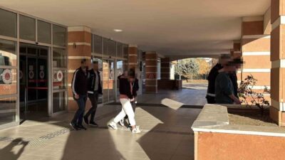 Kastamonu’da polis ekipleri tarafından gerçekleştirilen iki farklı uyuşturucu operasyonunda gözaltına