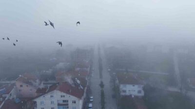 Kastamonu’nun İhsangazi ilçesinde sabah saatlerinden itibaren etkisini arttıran yoğun sis,