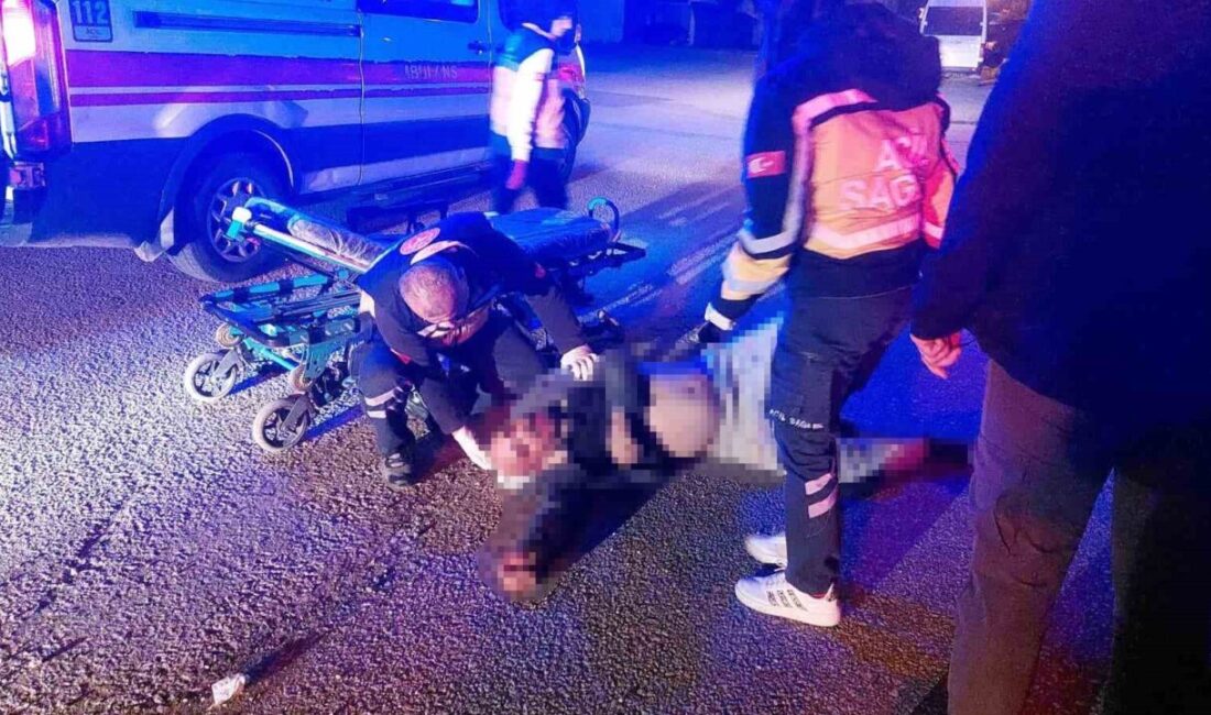 Sakarya’nın Akyazı ilçesinde gece saatlerinde çıkan kavgada göğsünden bıçaklanarak ağır