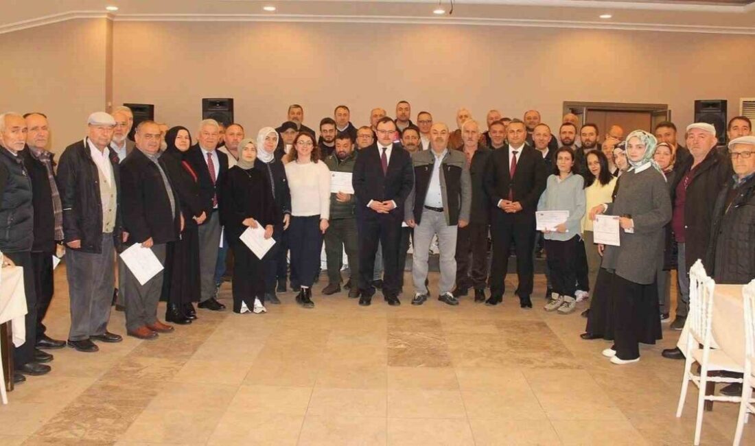 DÜZCE(İHA) – Düzce’nin Kaynaşlı ilçesinde üreticilere yönelik düzenlenen arıcılık kursu