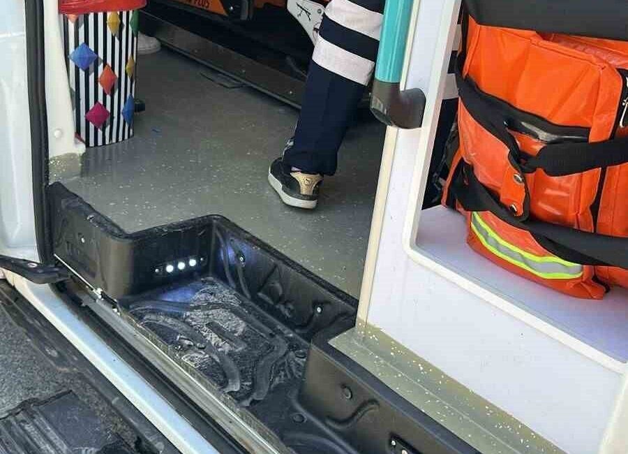 Sakarya’nın Kaynarca ilçesinde kontrolden çıkarak makaslayan yakıt yüklü kamyonun sürücüsü