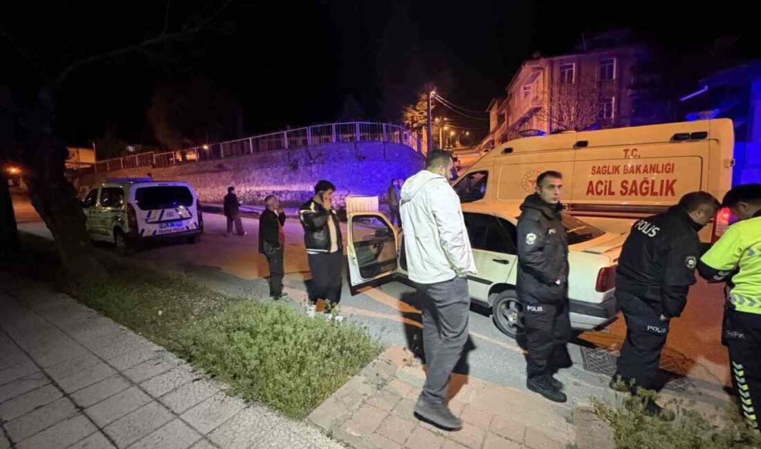 Kastamonu’nun Tosya ilçesinde 3 şahıs, trafikte kızını rahatsız ettikleri için