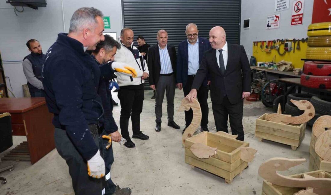 Darıca Belediyesi, parklar ve kamusal alanlarda kullanılan kent mobilyalarını kendi