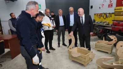 Darıca Belediyesi, parklar ve kamusal alanlarda kullanılan kent mobilyalarını kendi