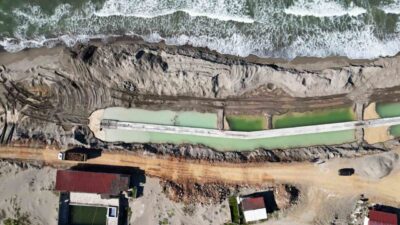 Sakarya’nın Karasu ilçesinde deniz dalgalarının yol açtığı kıyı erozyonunu önlemek