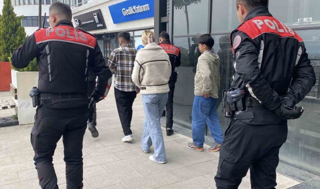 Bolu’da kafede kız kardeşini bir erkekle otururken gören ablanın çıkardığı