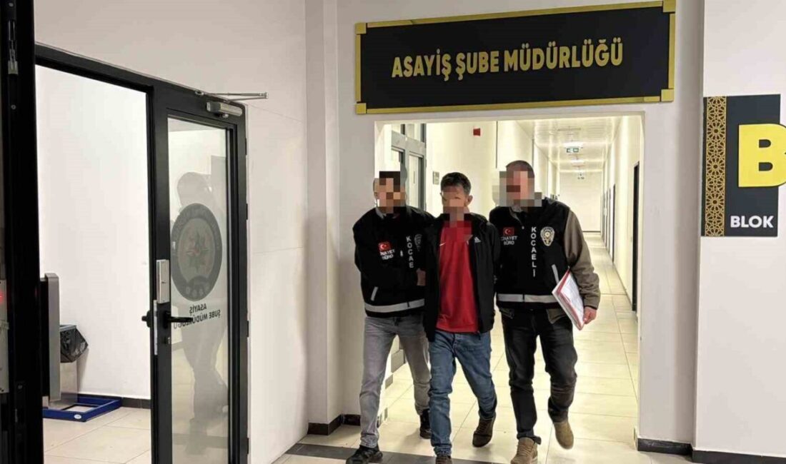 Kocaeli’de eşini 8 bıçak darbesiyle öldüren sanık, yatak odasında arkadaşına