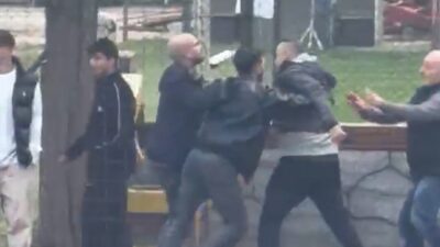 Kocaeli’nin Derince ilçesinde oynanan U11 Ligi müsabakasının ardından sahaya giren