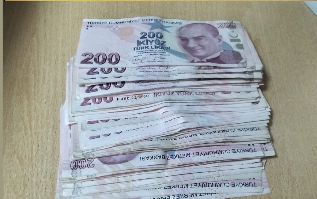 Kocaeli’nin İzmit ilçesinde, iki ayrı kuyumcuda sahte altın bozdurarak dolandırıcılık