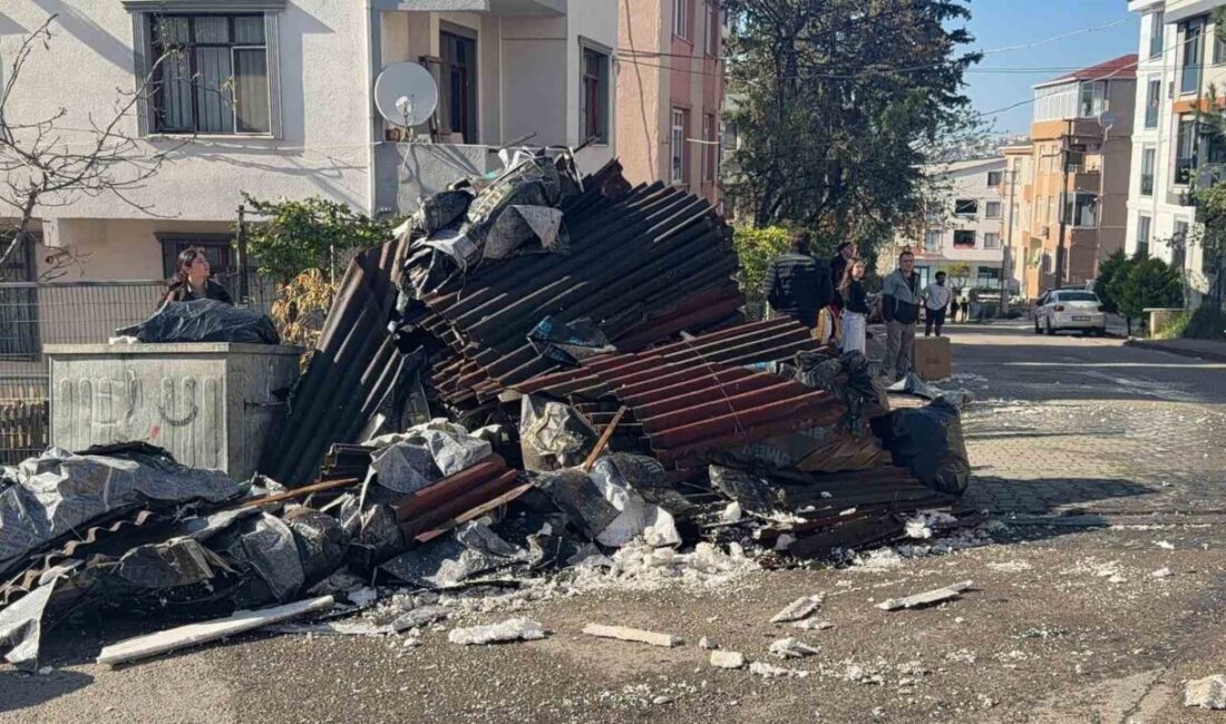 Kocaeli’nin Darıca ilçesinde tadilat yapılan 5 katlı binanın çatısında çıkan