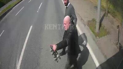 Kocaeli’nde belediye otobüsü şoförünün, yaşlı vatandaşa eşlik ederek yolun karşısına