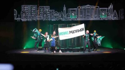 Kocaelispor, kuruluşunun 60’ıncı yıl dönümünü sahnelenen ‘Efsane Forma’ adlı tiyatro