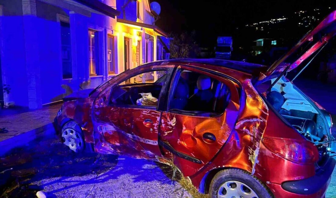 Sakarya’nın Sapanca ilçesinde kontrolden çıkan otomobil, evin duvarına çarparak durabildi.