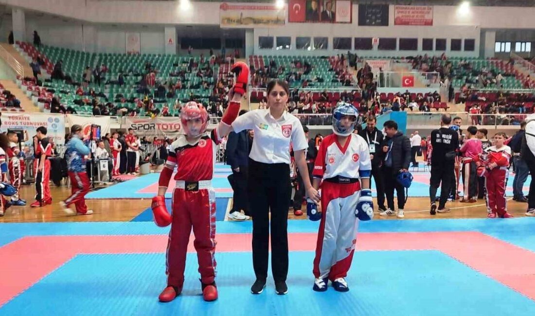 Körfez Gençlerbirliği Spor Kulübünün genç sporcuları Rafet Eren Aytekin ve