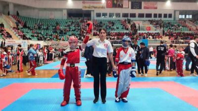 Körfez Gençlerbirliği Spor Kulübünün genç sporcuları Rafet Eren Aytekin ve