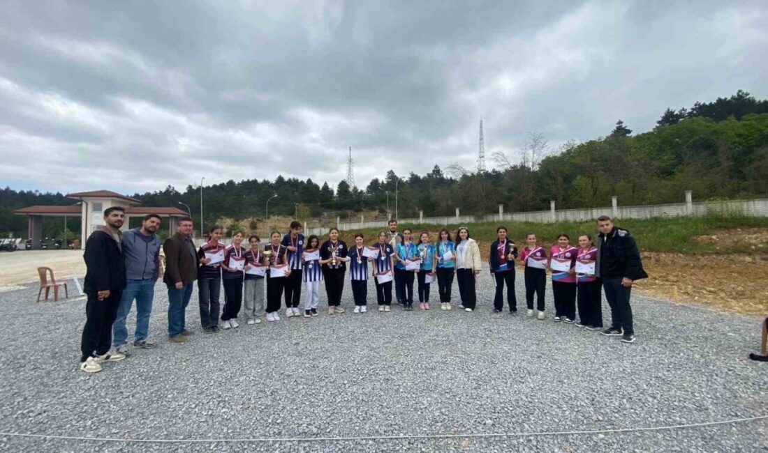 DÜZCE(İHA) – Düzce’de gerçekleştirilen küçük kızlar Bocce müsabakalarında Cumayeri Ortaokulu