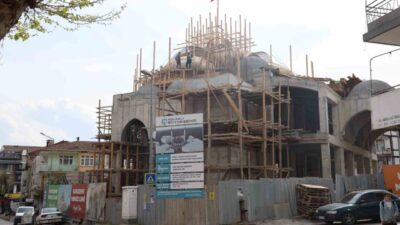 İzmit’te yapımı sürdürülen Kuruçeşme Merkez Cami projesinde, üst yapı ve