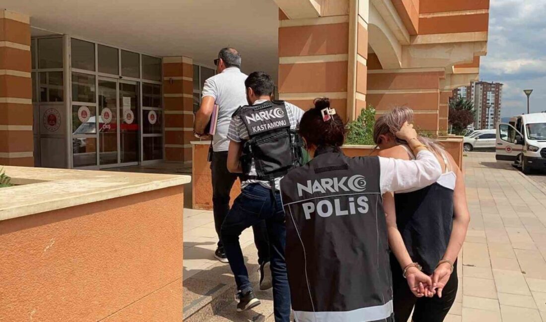 Kastamonu’da plakası çamurla kapatılan motosiklette uyuşturucu maddeyle yakalanan iki sanık,