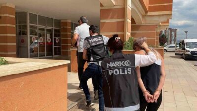 Kastamonu’da plakası çamurla kapatılan motosiklette uyuşturucu maddeyle yakalanan iki sanık,