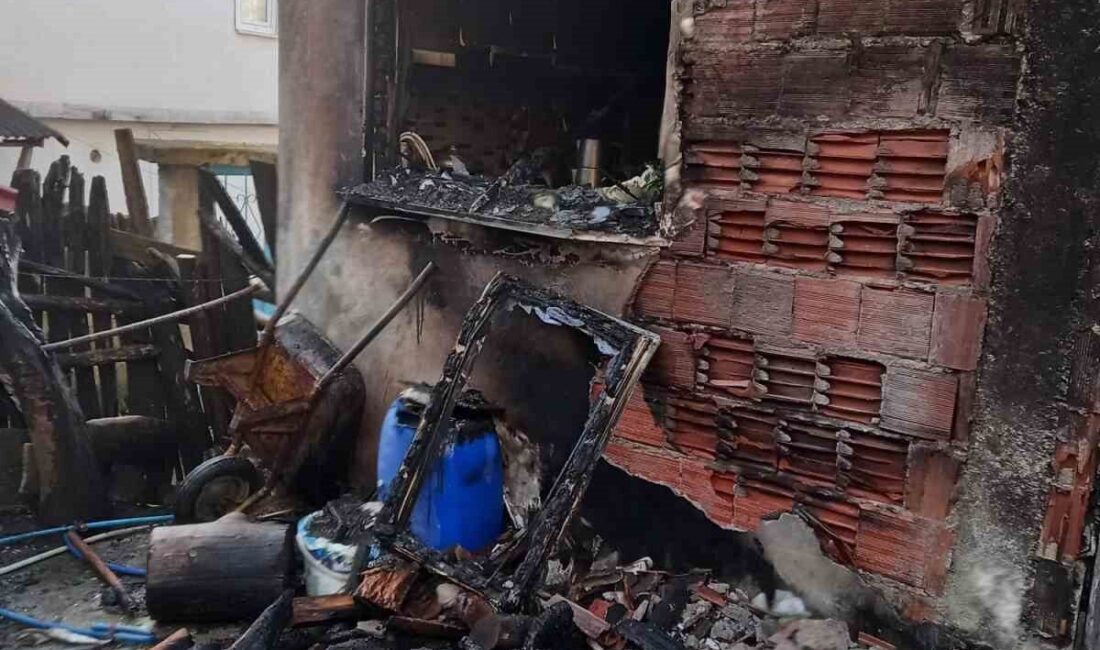 Kastamonu’nun İnebolu ilçesinde bir evin mutfak kısmında çıkan yangın büyümeden