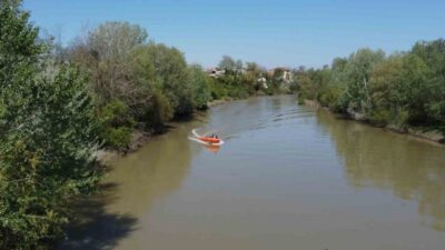 Sakarya Nehri’nde balık tutarken beline bağlanan ipin kopmasıyla akıntıya kapılarak