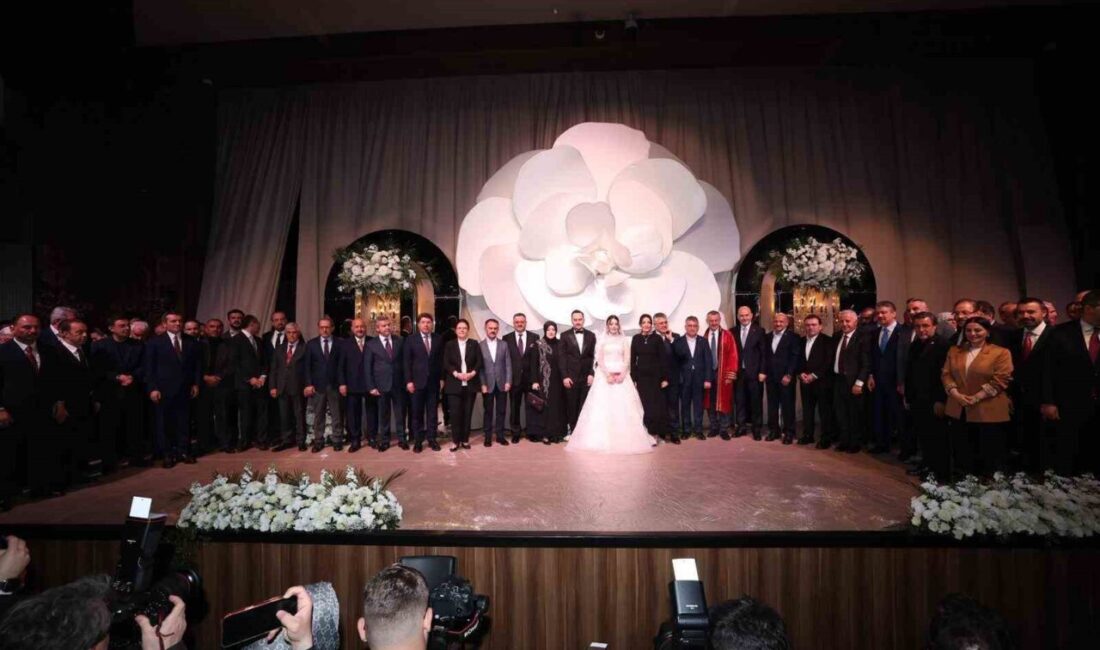 AK Parti Kocaeli Milletvekili Veysel Tipioğlu’nun kızı Suna Selcen, Mustafa