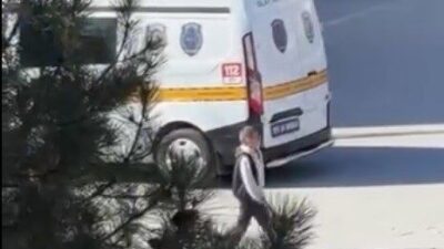 Bilecik’te bir okulun tuvaletinde temizlik yapan görevliler kızlar tuvaletinde saklanmış