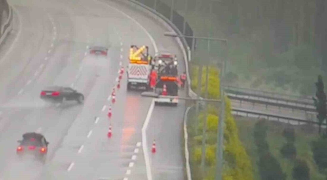 Kuzey Marmara Otoyolu’nun Sakarya geçişinde kontrolden çıkan otomobil, yolda meydana