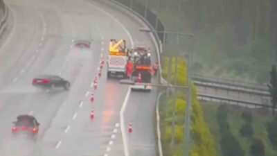 Kuzey Marmara Otoyolu’nun Sakarya geçişinde kontrolden çıkan otomobil, yolda meydana