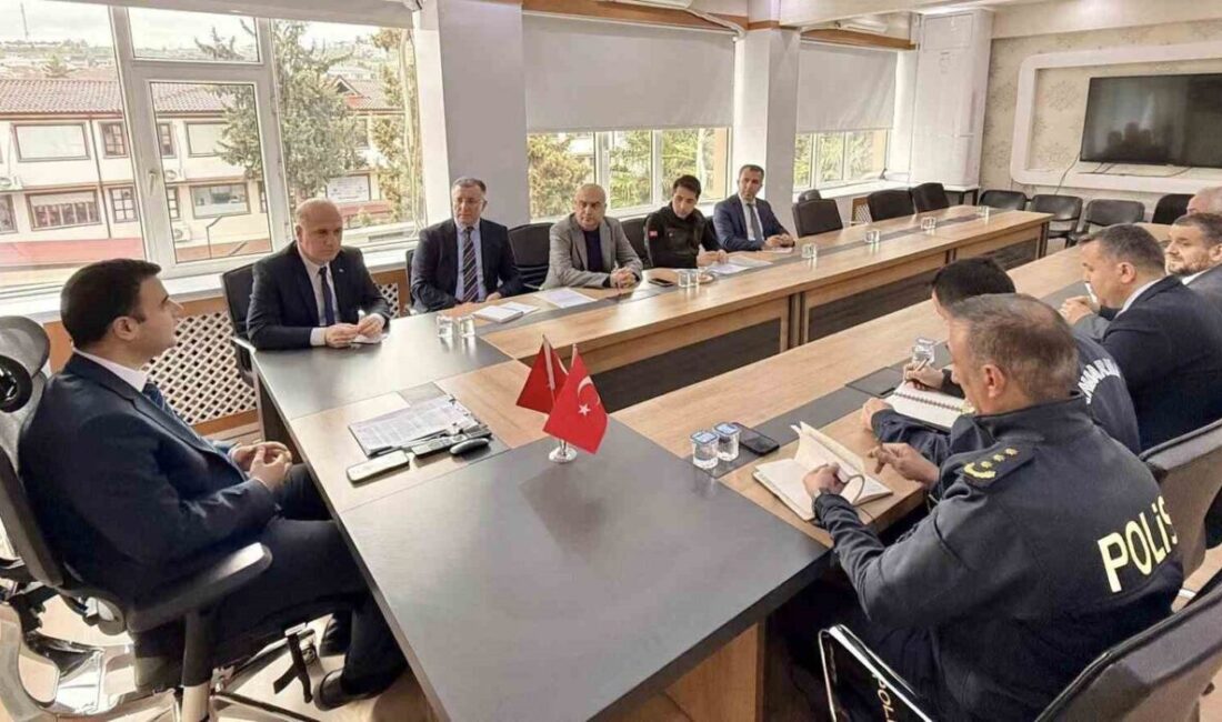 Bilecik’in Osmaneli ilçesinde Orman Yangınlarıyla Mücadele Toplantısı gerçekleştirildi. Osmaneli Kaymakamı