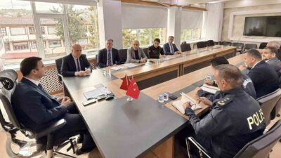 Bilecik’in Osmaneli ilçesinde Orman Yangınlarıyla Mücadele Toplantısı gerçekleştirildi. Osmaneli Kaymakamı