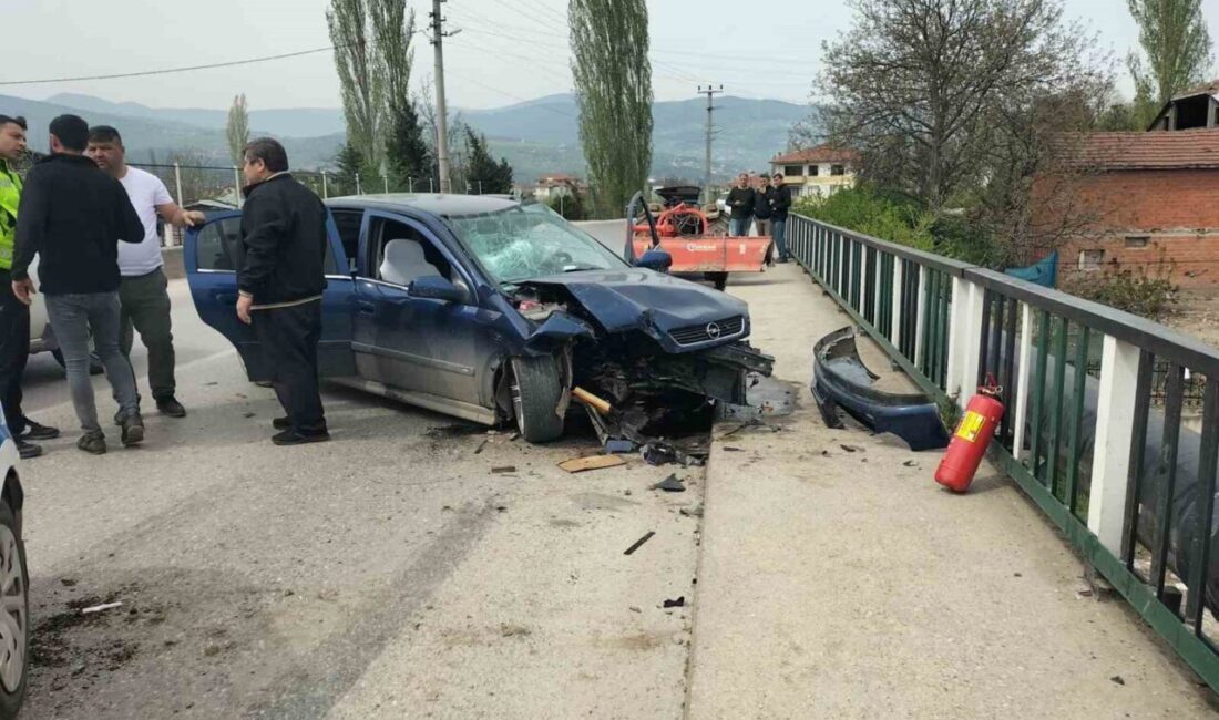 Sakarya’nın Geyve ilçesinde traktör ile taksinin çarpışması neticesinde meydana gelen